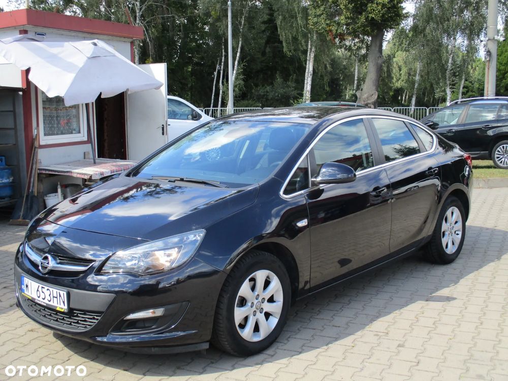Opel Astra IV 1.4 T Executive EU6 - 8
