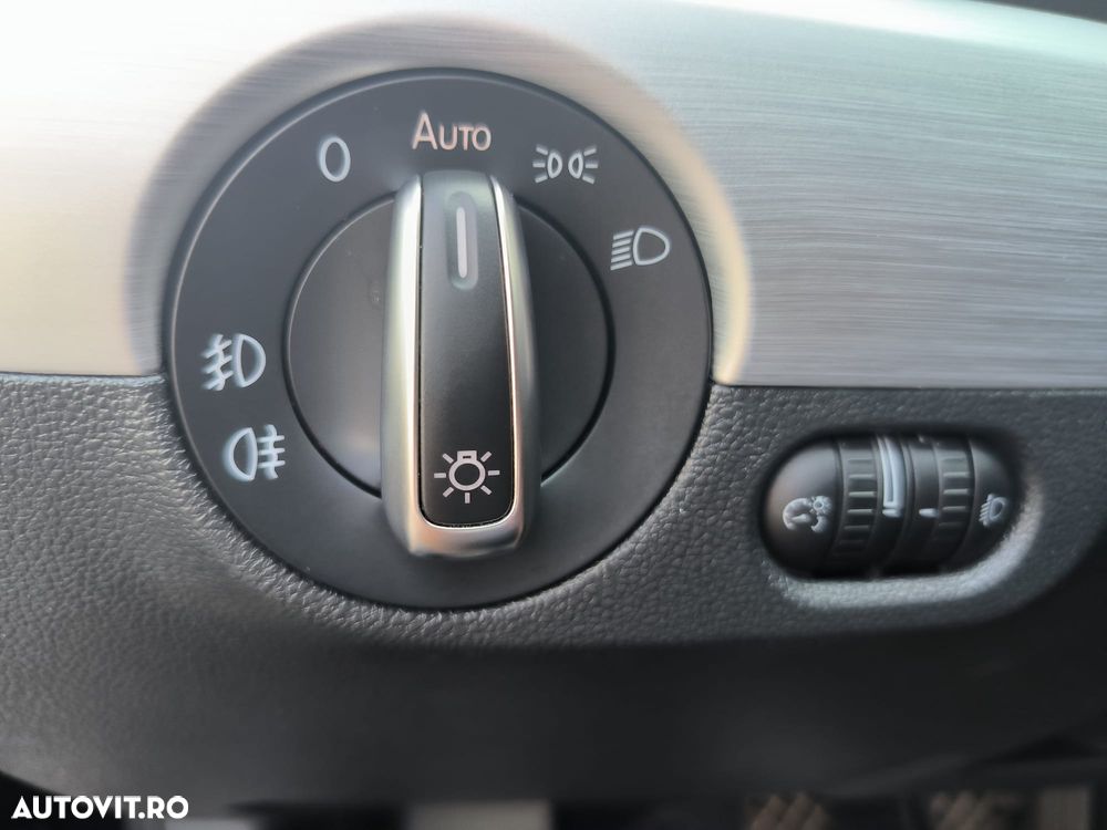 Volkswagen Jetta 2.0 TDI Comfortline - 11
