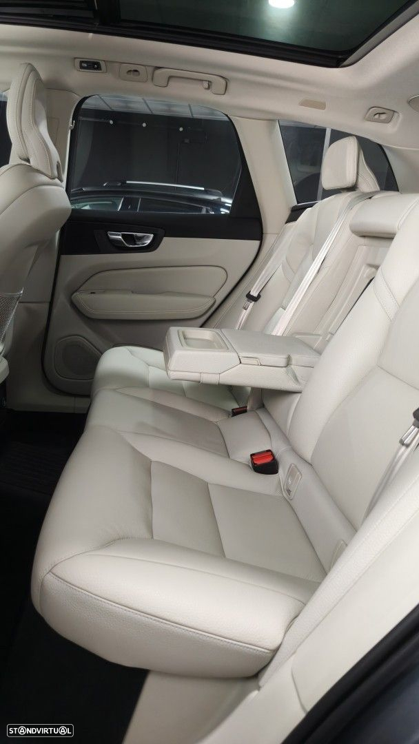Volvo XC 60 2.0 T8 PHEV Momentum Plus AWD - 27