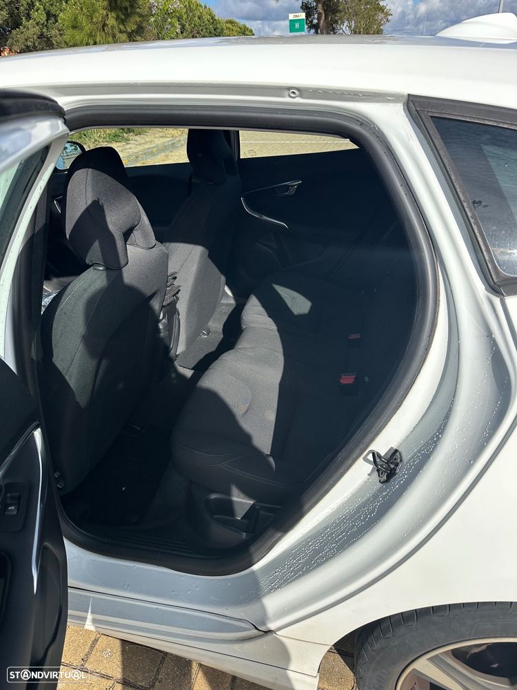 Volvo V40 D2 Momentum - 9