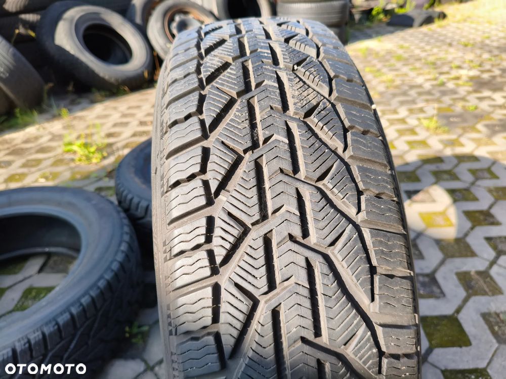 Opony zimowe KORMORAN 17 jak nowe - 2