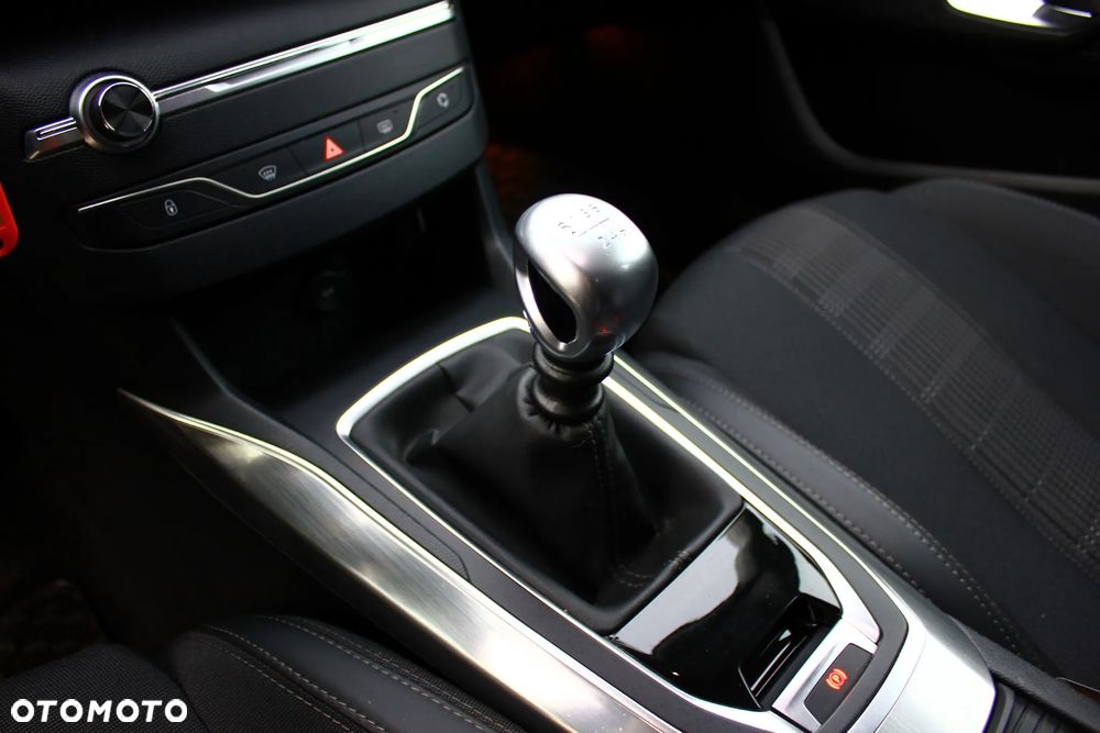 Peugeot 308 BlueHDi FAP 130 Stop & Start Allure - 26