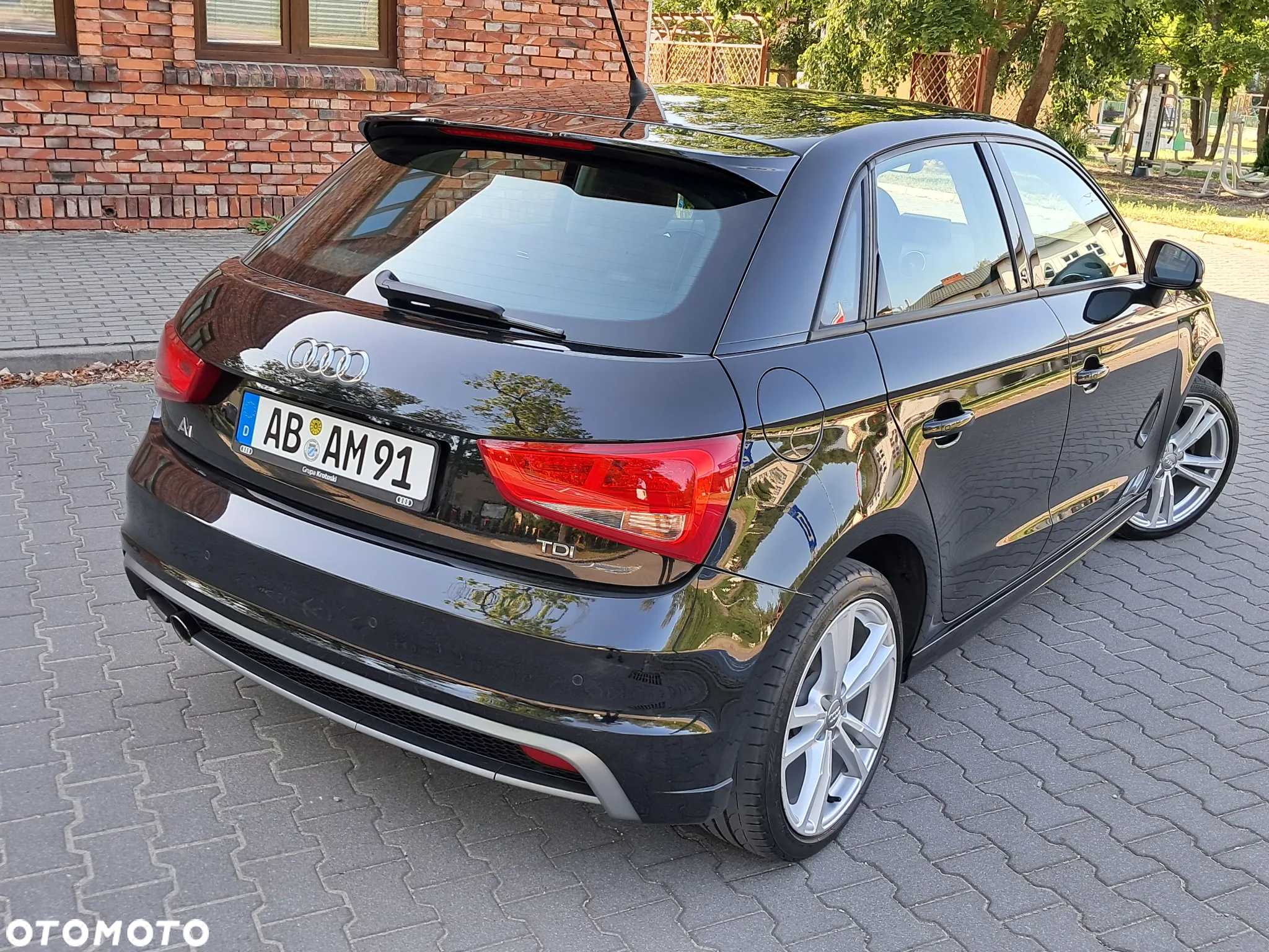 Audi A1 Sportback 1.6 TDI S line Sportpaket - 11