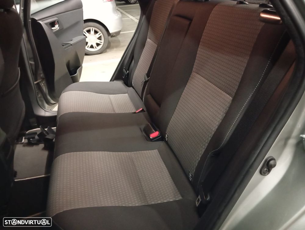 Toyota Auris 1.8 HSD Comfort +P.Sport+Navi - 22