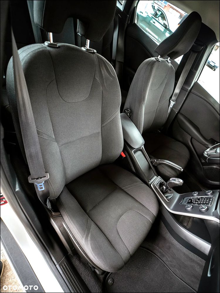 Volvo V40 Cross Country - 36
