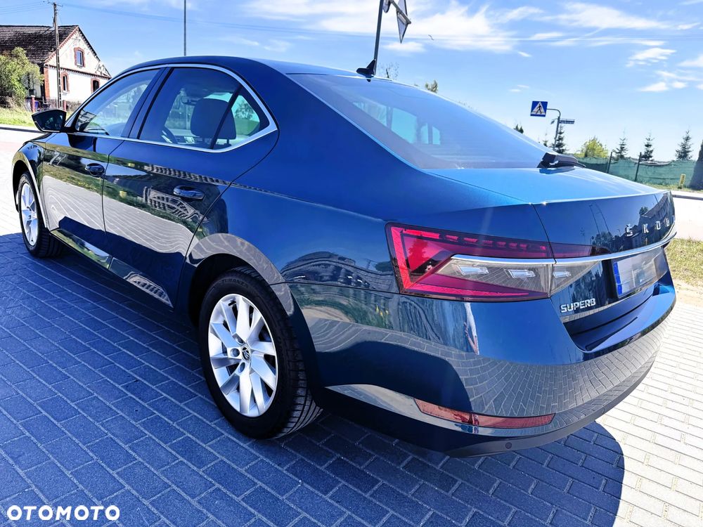 Skoda Superb 2.0 TDI SCR Style DSG - 4