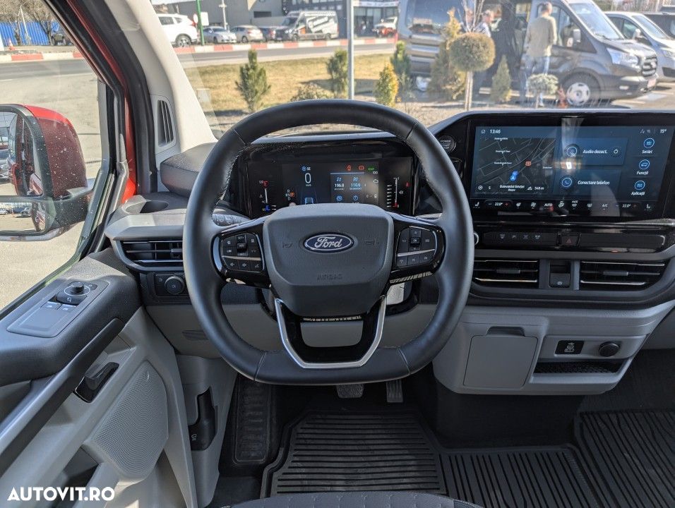 Ford Tourneo Custom - 13