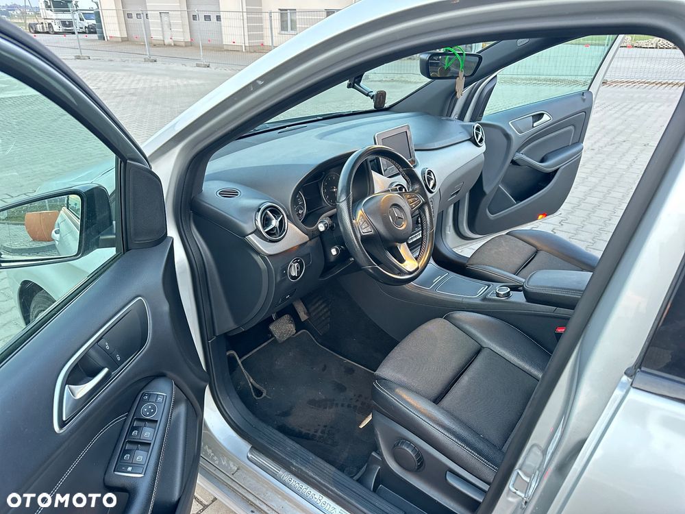 Mercedes-Benz Klasa B 180 7G-DCT AMG Line - 12