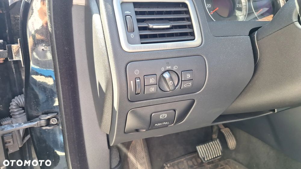 Volvo V70 D5 Momentum - 14