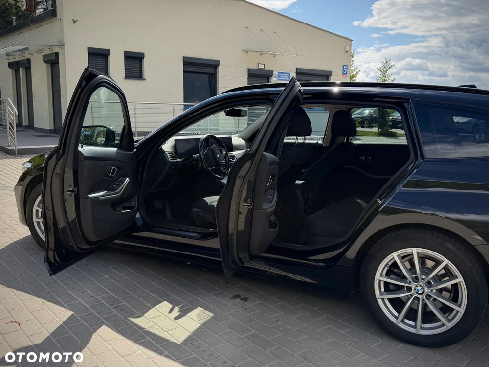 BMW Seria 3 318d MHEV Sport Line - 14