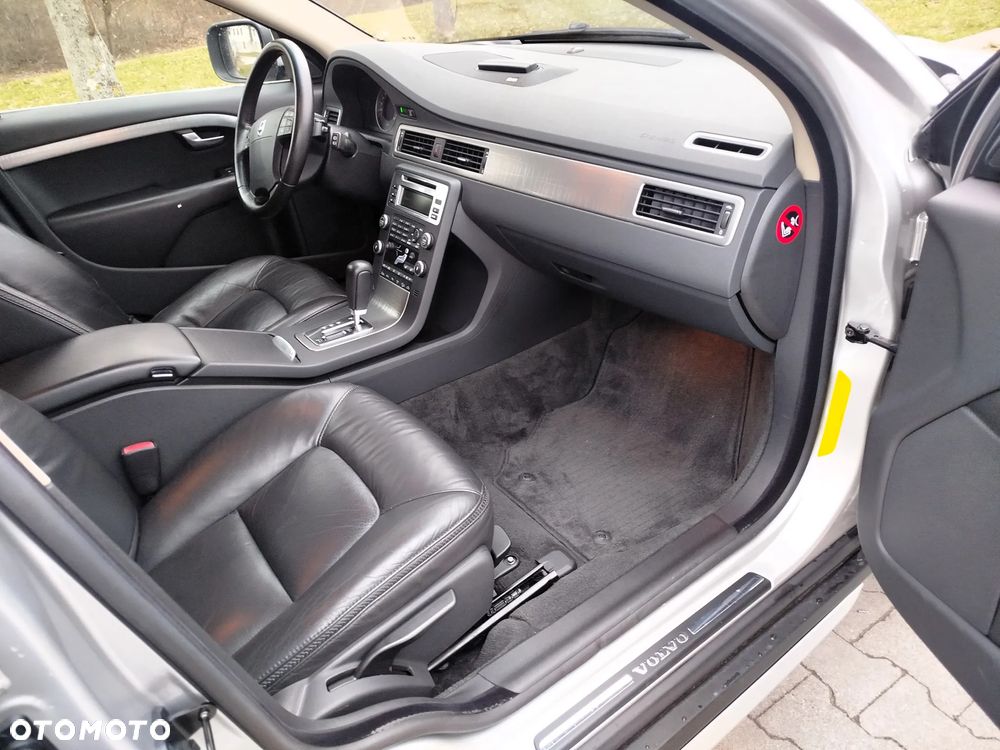 Volvo XC 70 3.2 AWD Momentum - 12
