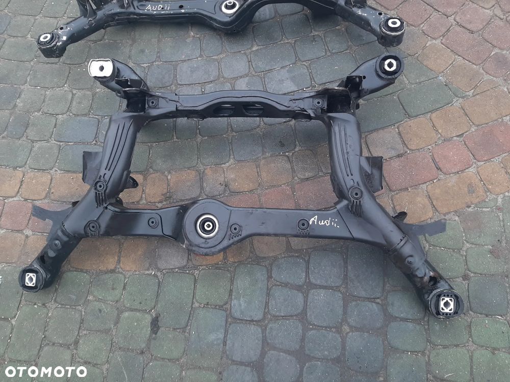 Tylna belka oś trawersa sanki Audi Q5 SQ5 8R Quattro Orginał bez rdzy super stan import italy - 2