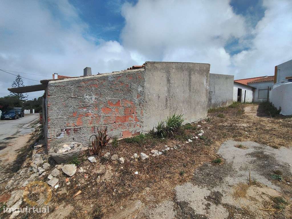 Ruína inserida em Terreno com 230m2 - Grande imagem: 5/7