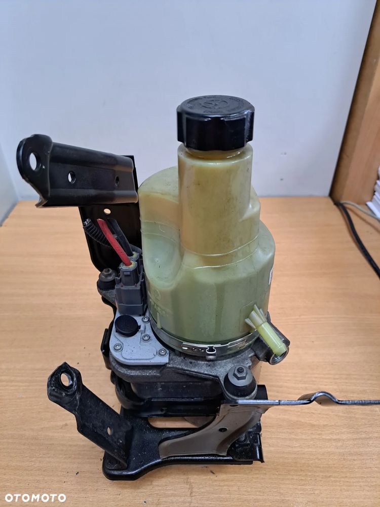 VOLVO V50 S40 C30 POMPA WSPOMAGANIA 5N513K514AE / 31200780 - 5