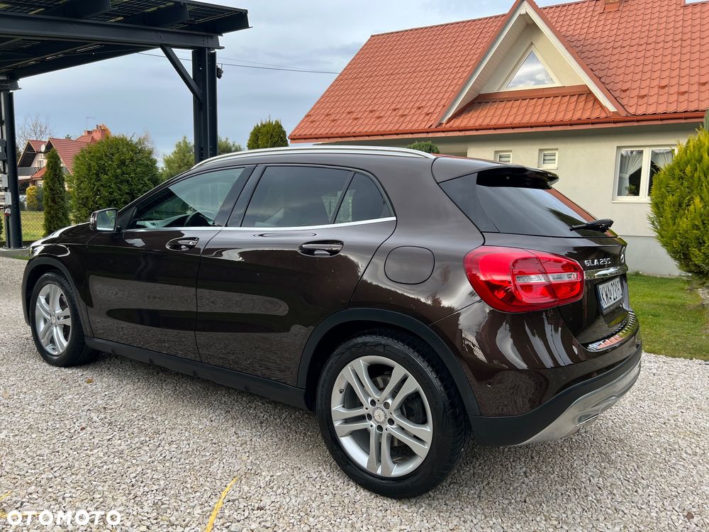 Mercedes-Benz GLA 250 4-Matic - 13