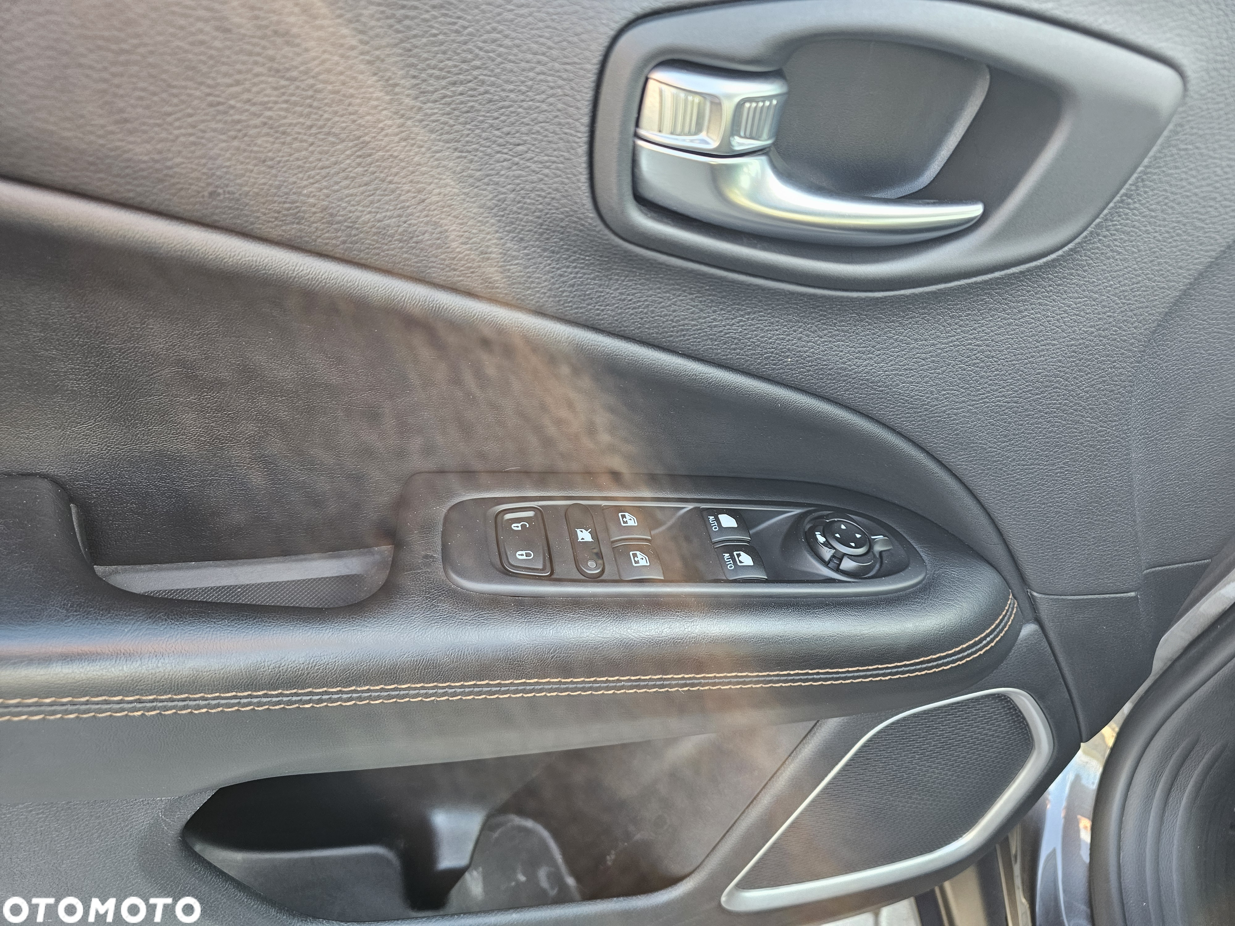 Jeep Compass 2.0 MJD Opening Edition 4WD S&S - 28