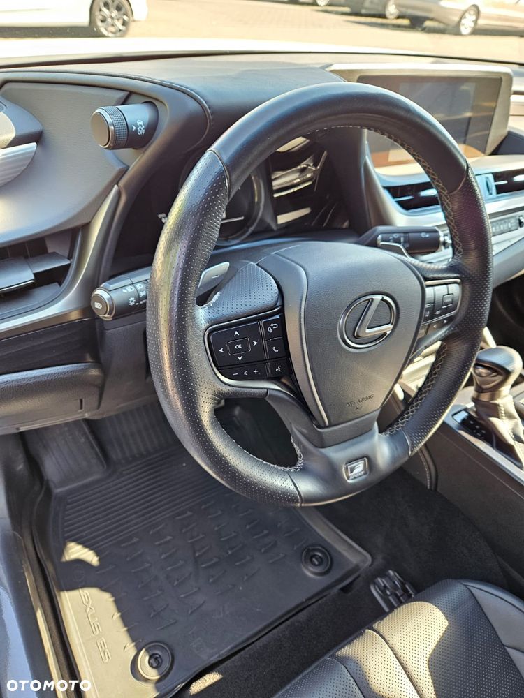 Lexus ES 300h F Sport - 9