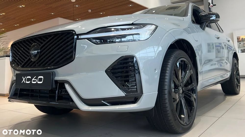 Volvo XC 60 T8 Plug-In Hybrid AWD Ultimate Black Edition - 4