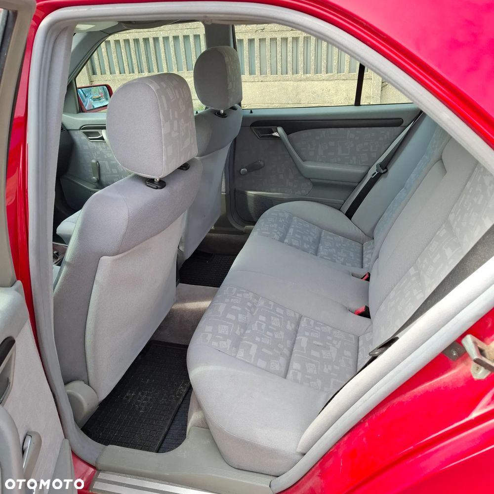 Mercedes-Benz Klasa C 180 T Classic - 11