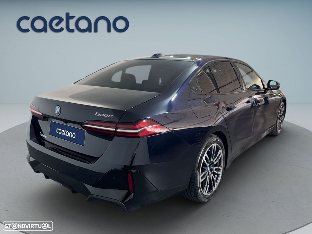 BMW 530 e Pack Desportivo M - 7
