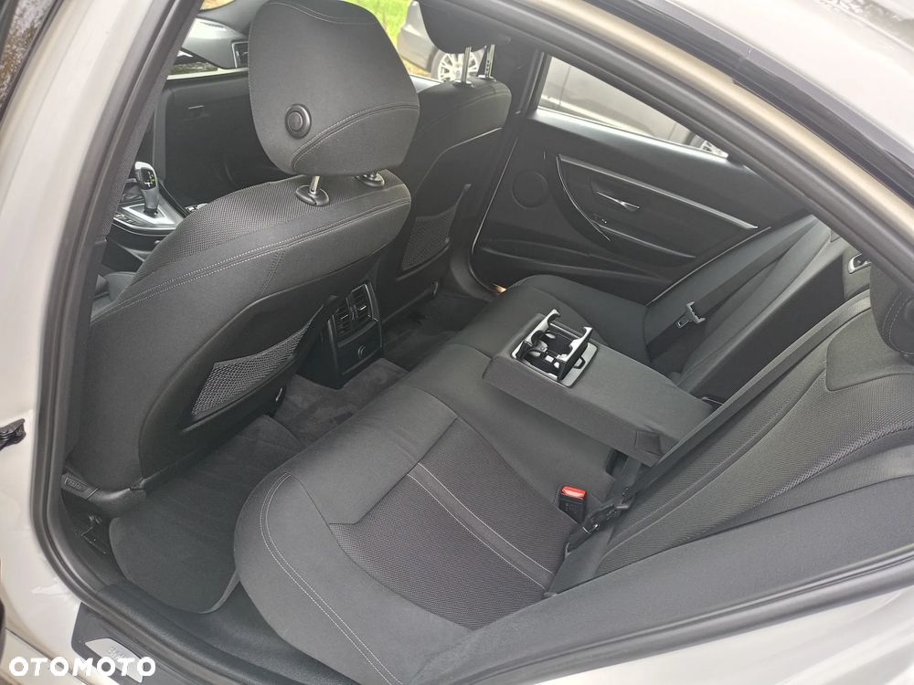 BMW Seria 3 318i Advantage - 20