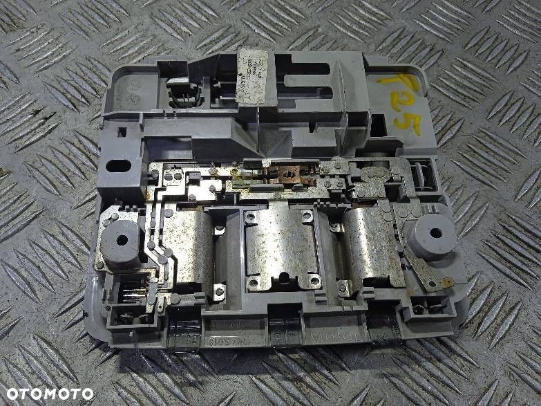 LAMPKA PODSUFITKI TOYOTA AVENSIS T25 - 2