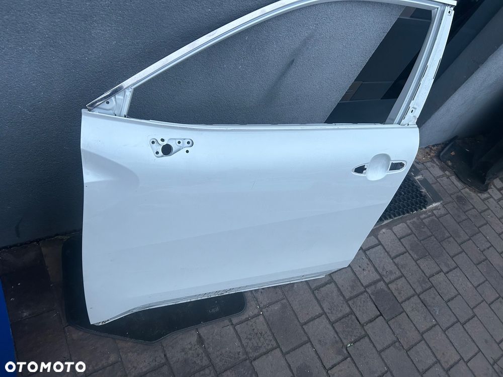 COROLLA CROSS 22-DRZWI LEWY PRZOD 070 ORG - 2