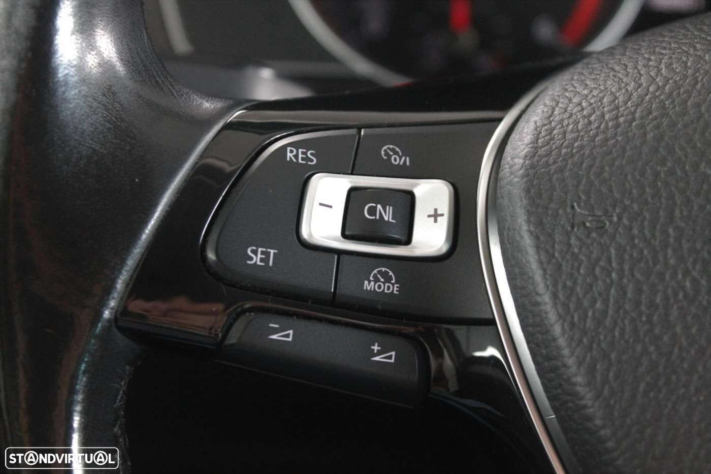 VW Passat Variant 1.6 TDI Confortline DSG - 32