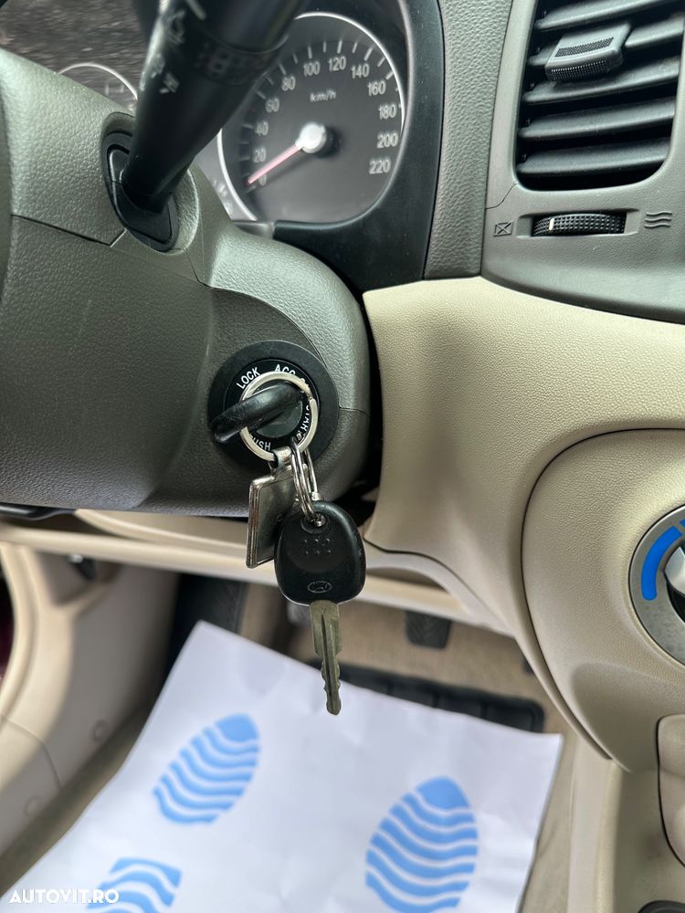 Hyundai Accent 1.4 GL - 22