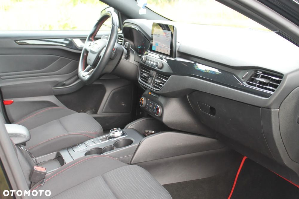 Ford Focus 1.5 EcoBlue Start-Stopp-System ST-LINE - 17