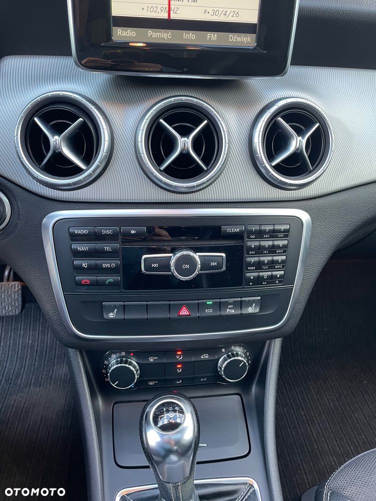 Mercedes-Benz CLA 180 AMG Line - 3