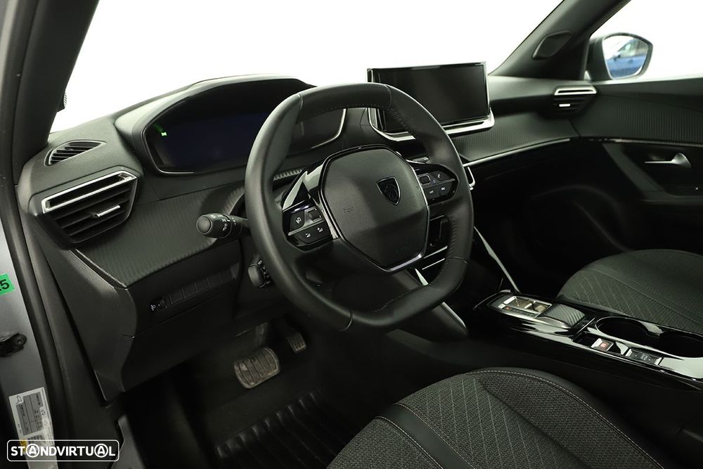 Peugeot 2008 1.2 PureTech Allure EAT8 - 7