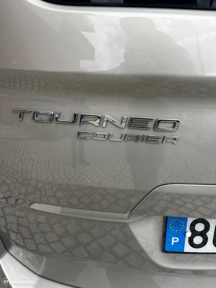 Ford Tourneo Courier 1.6 TDCi Titanium - 26