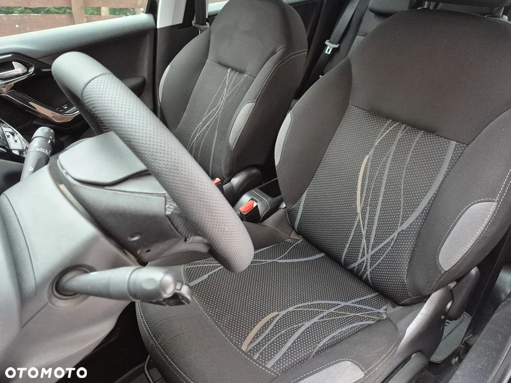 Peugeot 208 - 15