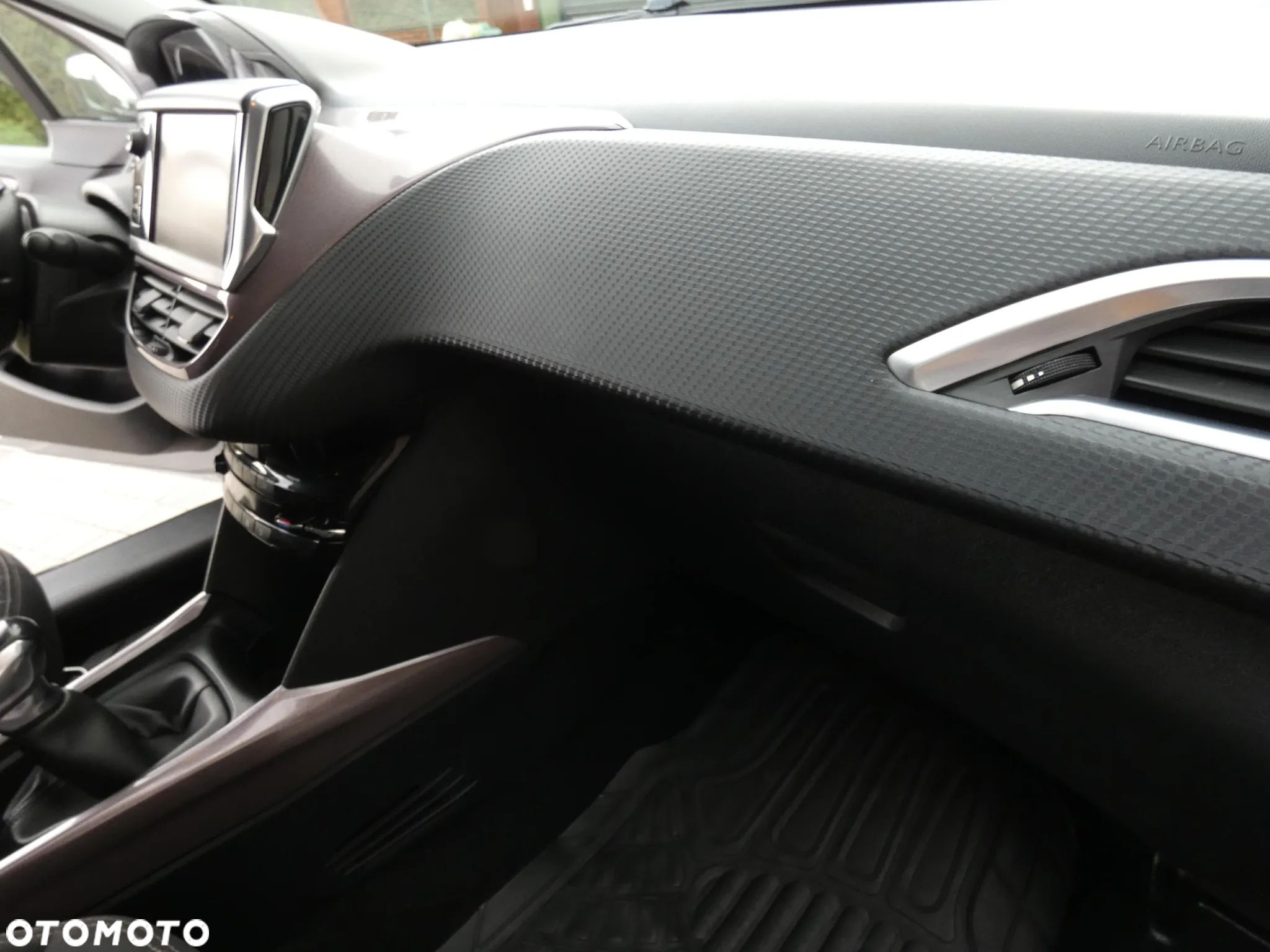 Peugeot 2008 - 13