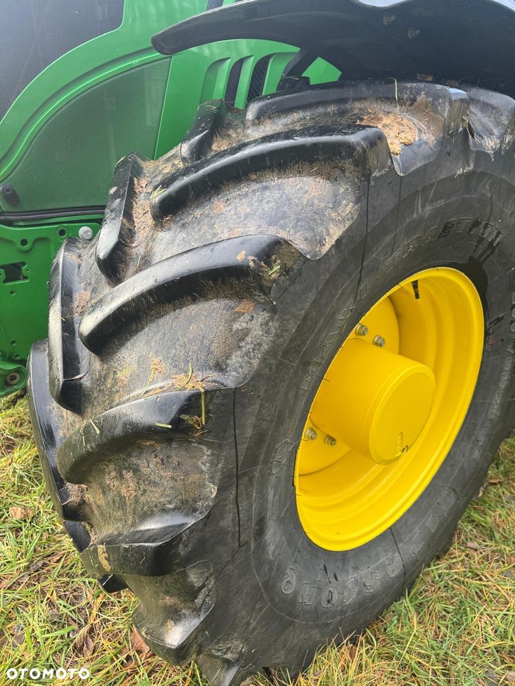 John Deere 6215R - 16