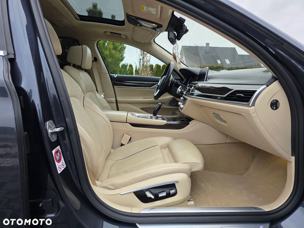 BMW Seria 7 730d xDrive - 39