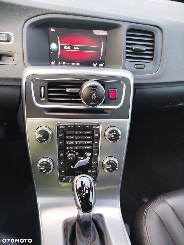 Volvo V60 D4 Geartronic Summum - 23