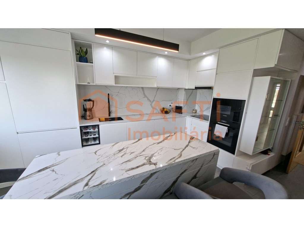 Apartamento T4 Duplex - Duplex Mobilado c/ box para estacionamento ... - Grande imagem: 2/47