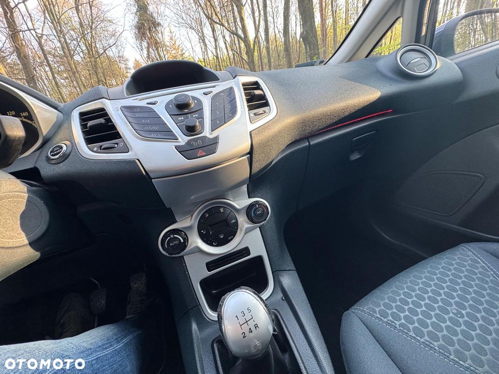 Ford Fiesta 1.6 Titanium - 24