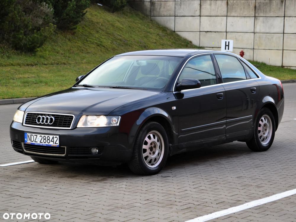 Audi A4 Limousine - 1