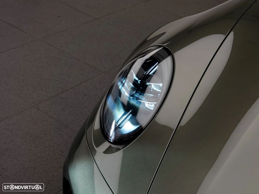 Porsche 911 (992) - 9