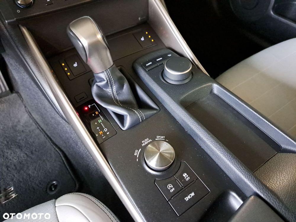 Lexus IS 200t Elite - 26