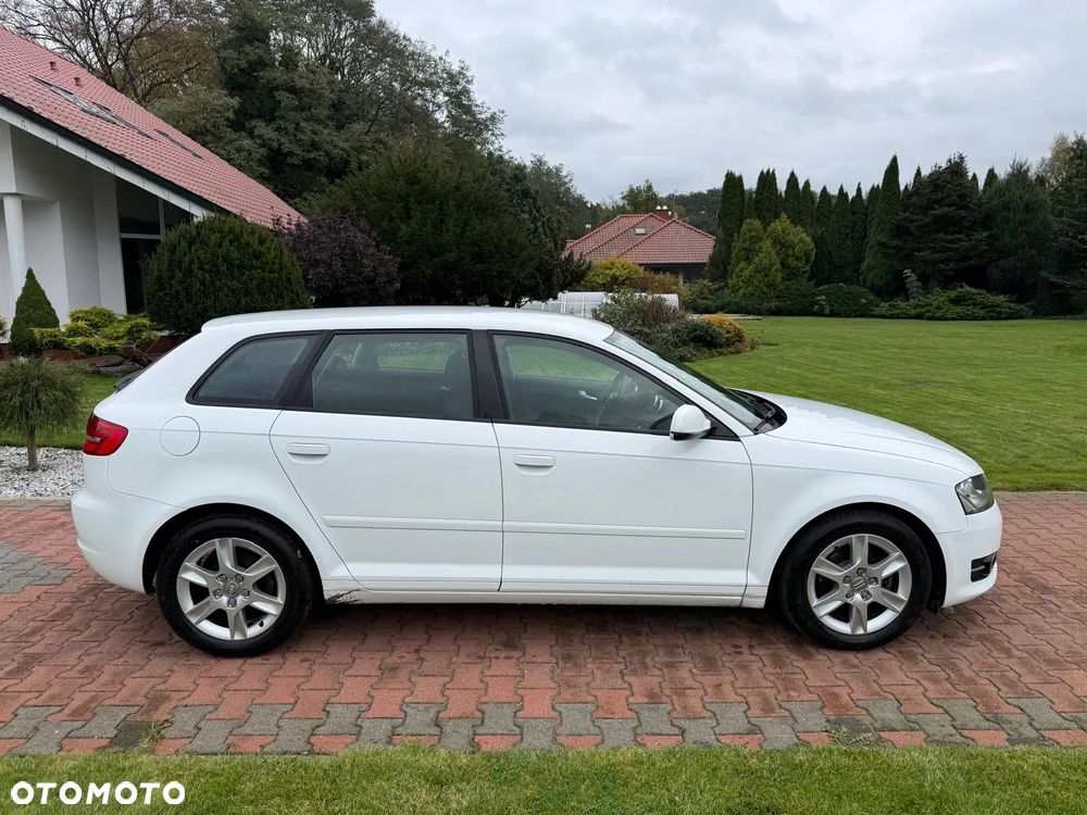 Audi A3 Sportback 1.6 TDI DPF Ambiente - 11
