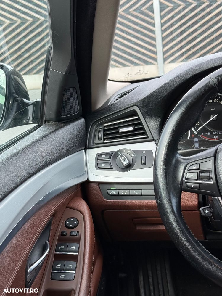 BMW Seria 5 525d xDrive - 14