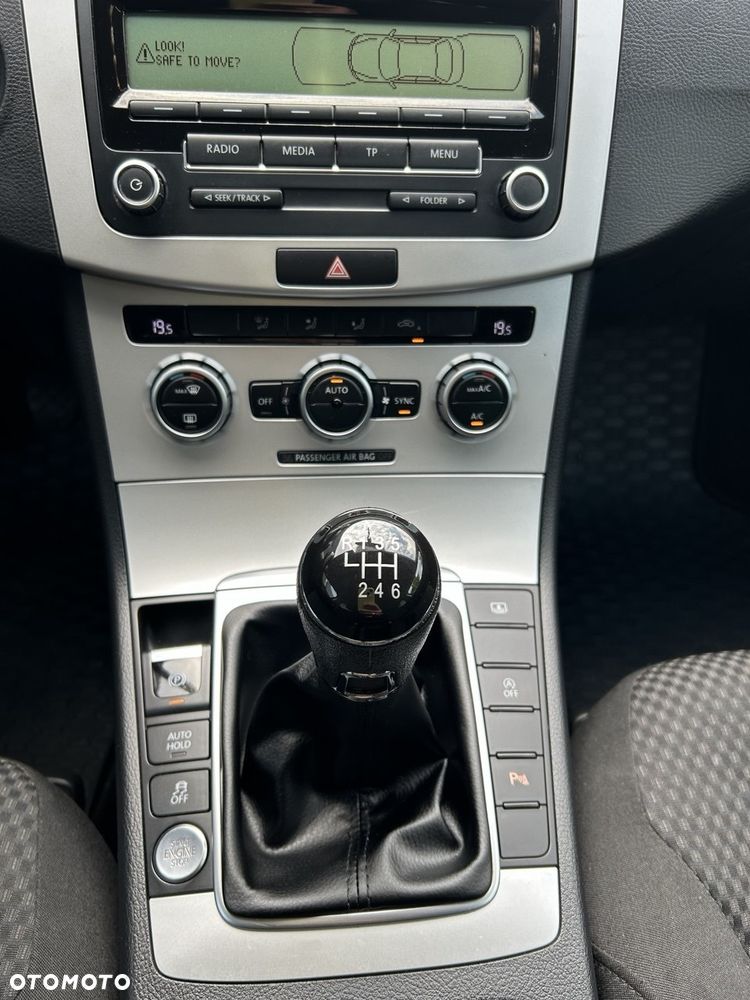 Volkswagen Passat - 4