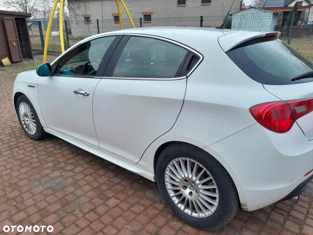 Alfa Romeo Giulietta 2.0 JTDM Distinctive - 10