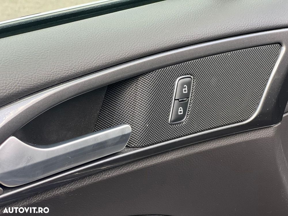 Ford Mondeo 2.0 HEV Titanium - 12