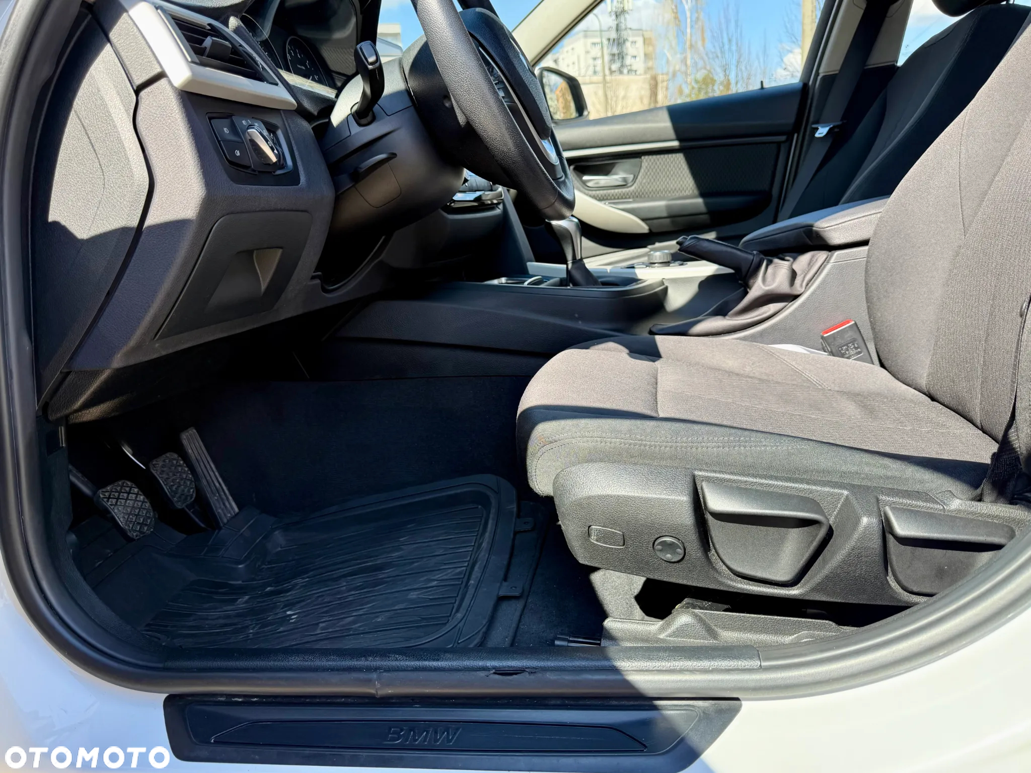 BMW Seria 3 318i - 30