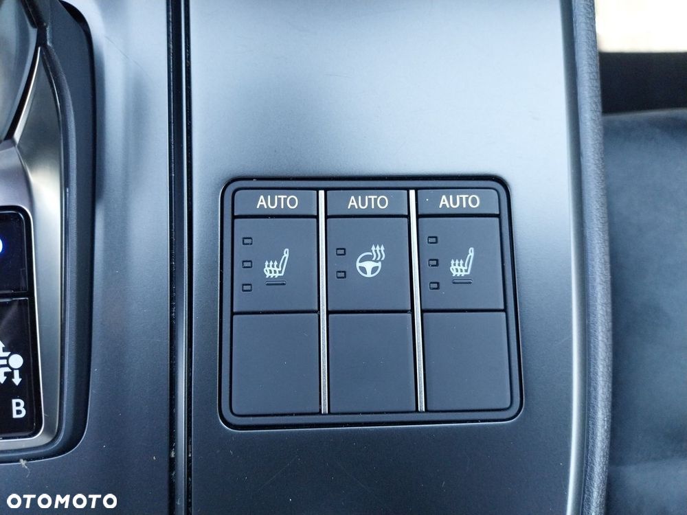 Lexus UX 300h Business - 22